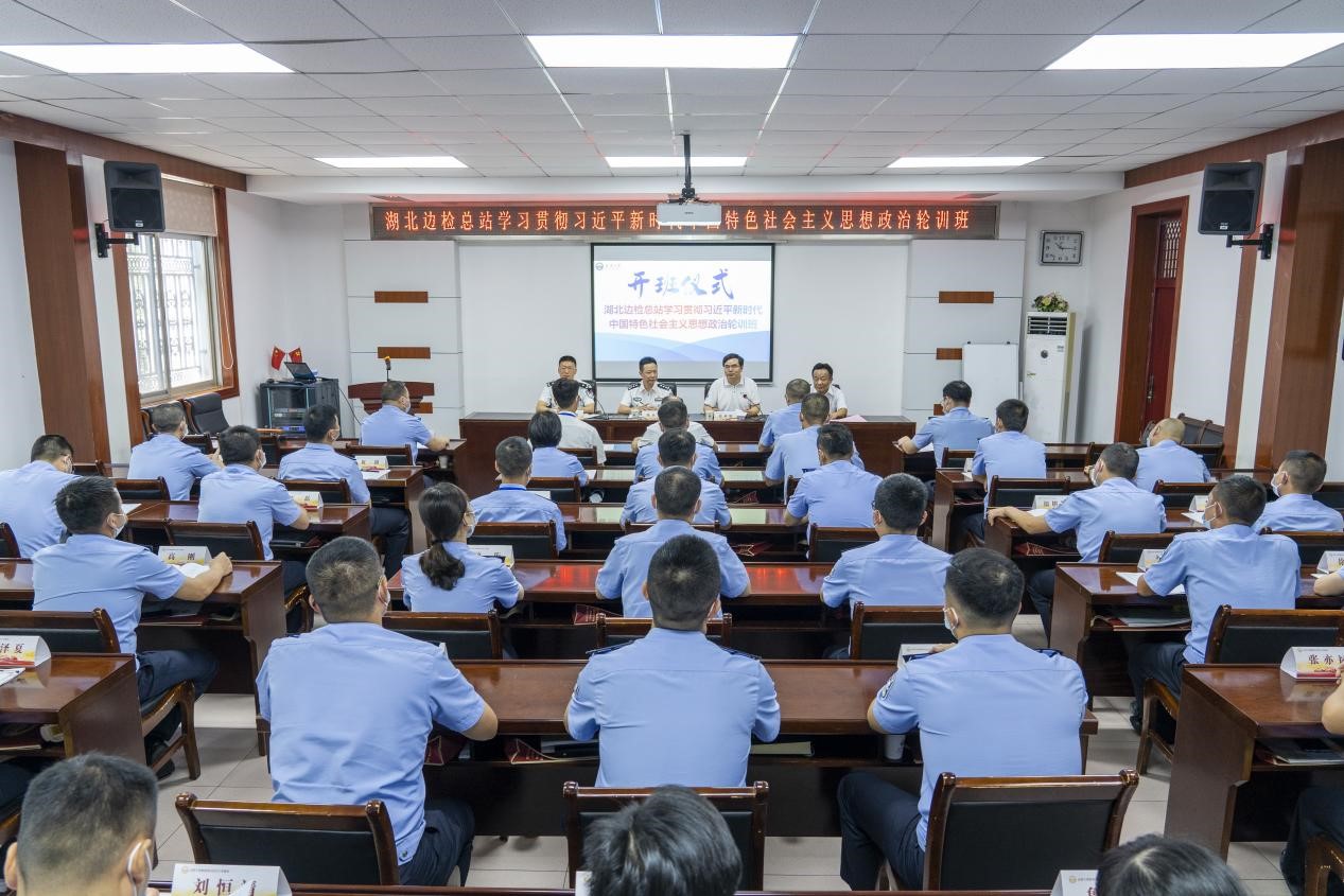 湖北边检总站干部走进武汉大学培训学习